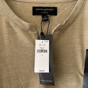 Banana Republic linen blend V neck T-shirt